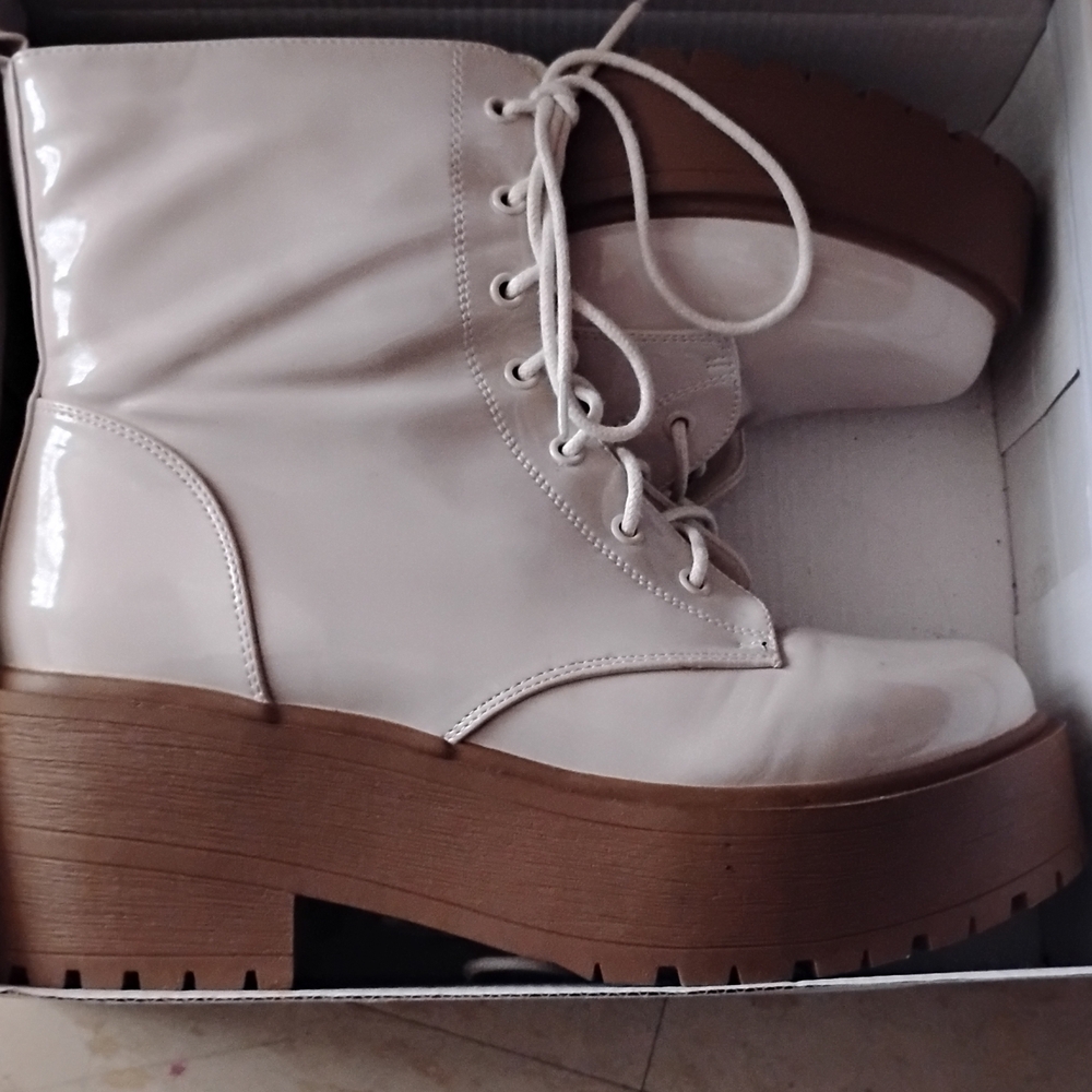 Stylish Cream Platform Motorcycle Boots 🥾